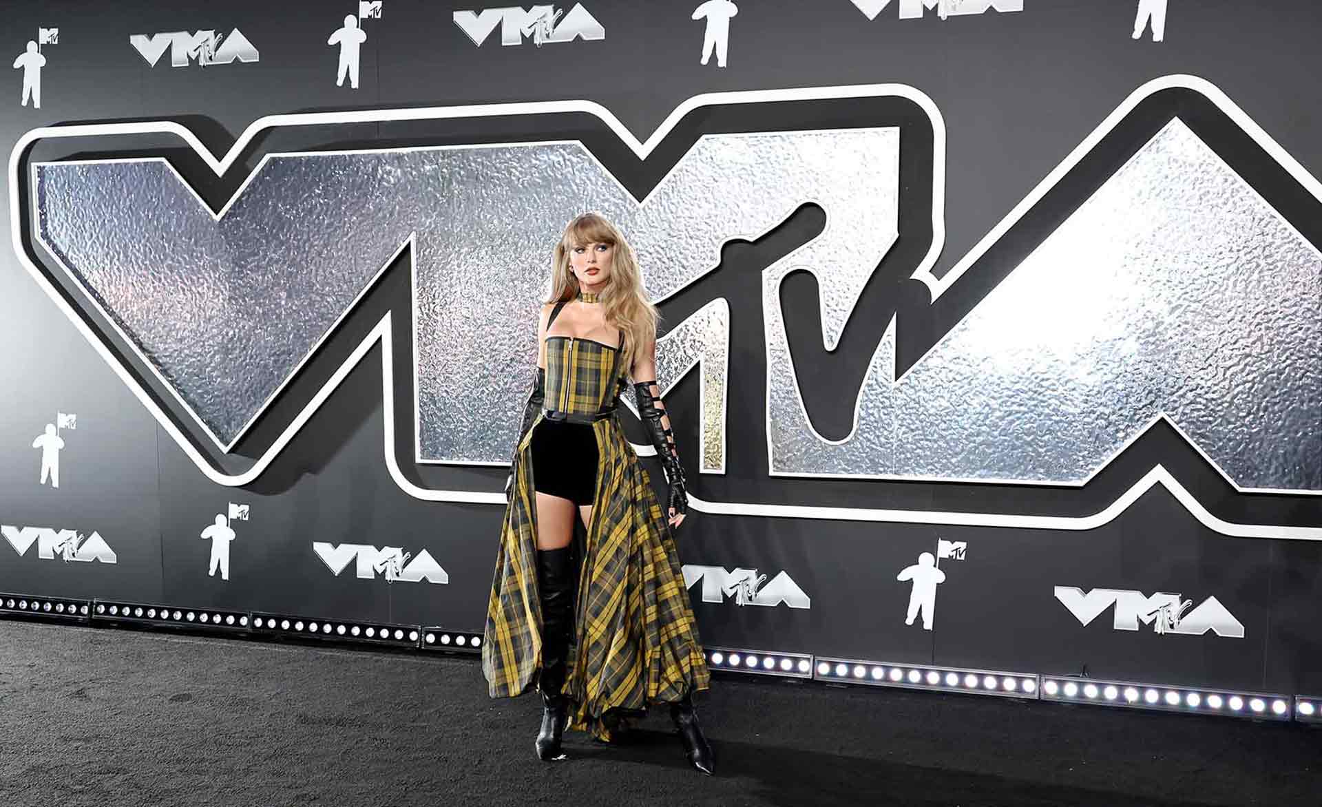 Chemetal 276 FLUX -  Taylor Swift MTV VMA set 